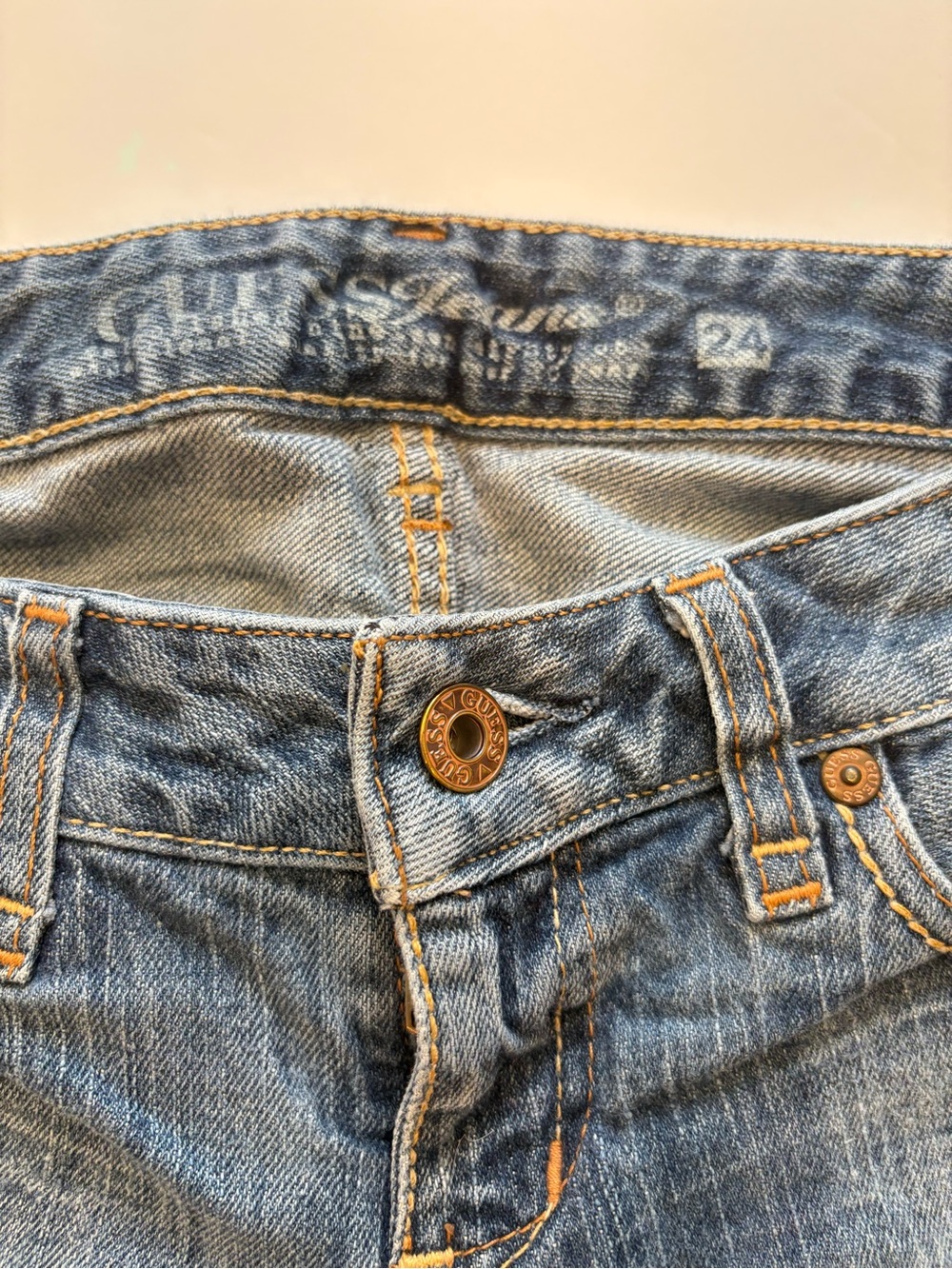 Guess Mid Wash Denim Bermuda Shorts 24 - Picture 2 of 3